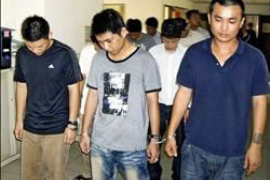 討債橫幅寫(xiě)人名犯法嗎？法律解讀與案例分析